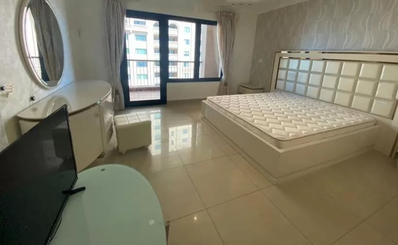 Residential Ready Property 2 Bedrooms F/F Apartment  for rent in The-Pearl-Qatar , Doha-Qatar #12624 - 1  image 